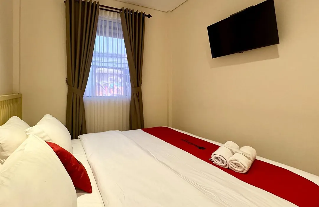 Reddoorz Plus Near Alun Alun Selatan 2-1